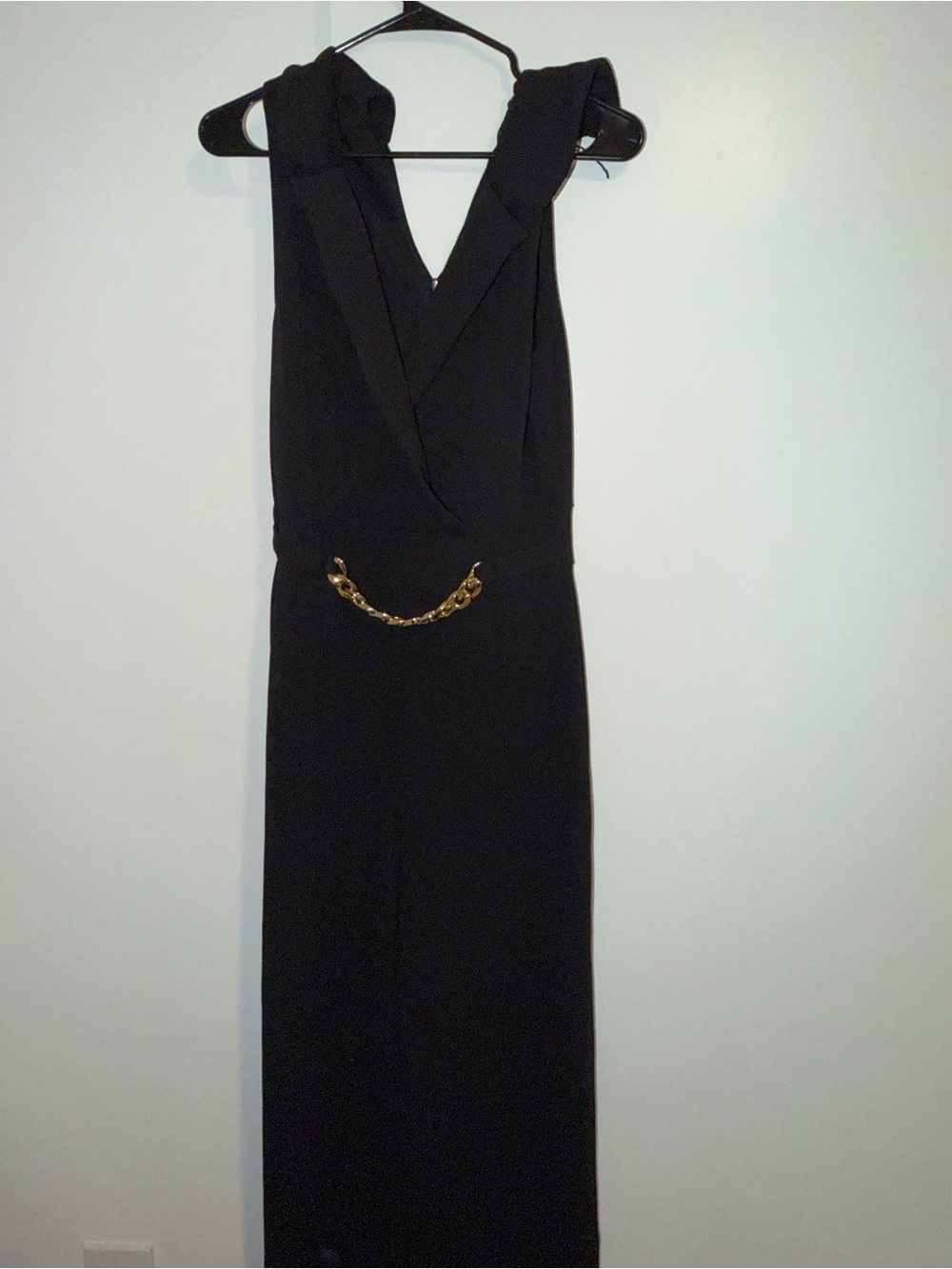 Black Sleeveless V-Neck Evening Jumper with Gold Chain Detail